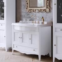 TW Veronica, База с раковиной Simas AR874bi*1 105*56см, с 1отв., 3 расп. дв. и 1ящик, доводч. Blum, ручки: Riflesso бронза, цвет: bianco TW Veronica, База с раковиной Simas AR874bi*1 105*56см, с 1отв., 3 расп. дв. и 1ящик, доводч. Blum, ручки: Riflesso бронза, цвет: bianco