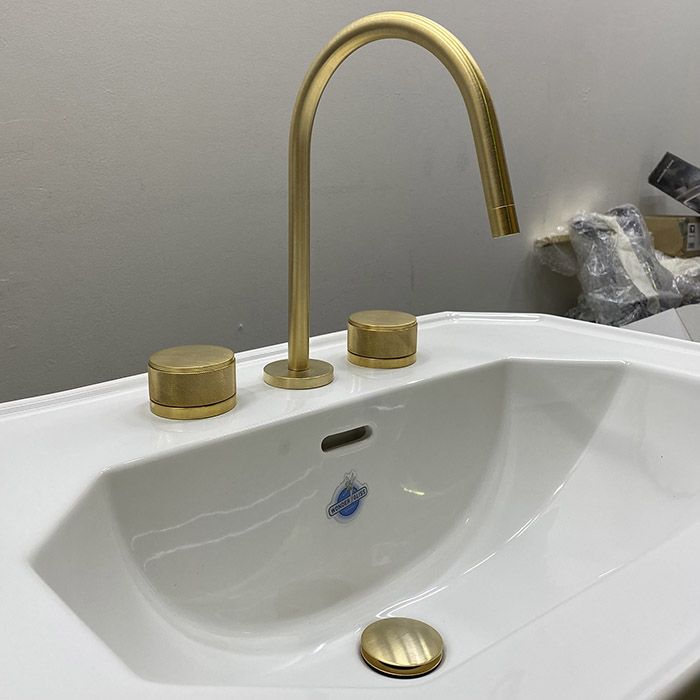 GATTONI MD Смеситель для раковины на 3 отверстия, ручки SAN GIULIO, с донным клапаном, цвет золото матовое шлифованное GATTONI MD Смеситель для раковины на 3 отверстия, ручки SAN GIULIO, с донным клапаном, цвет золото матовое шлифованное