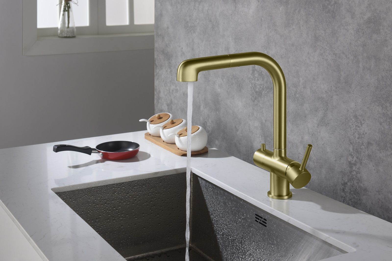 Смеситель для кухни с подключением фильтра и выдвижной лейкой Timo Saona 2346/17FL золото матовое, артикул 2346/17FL