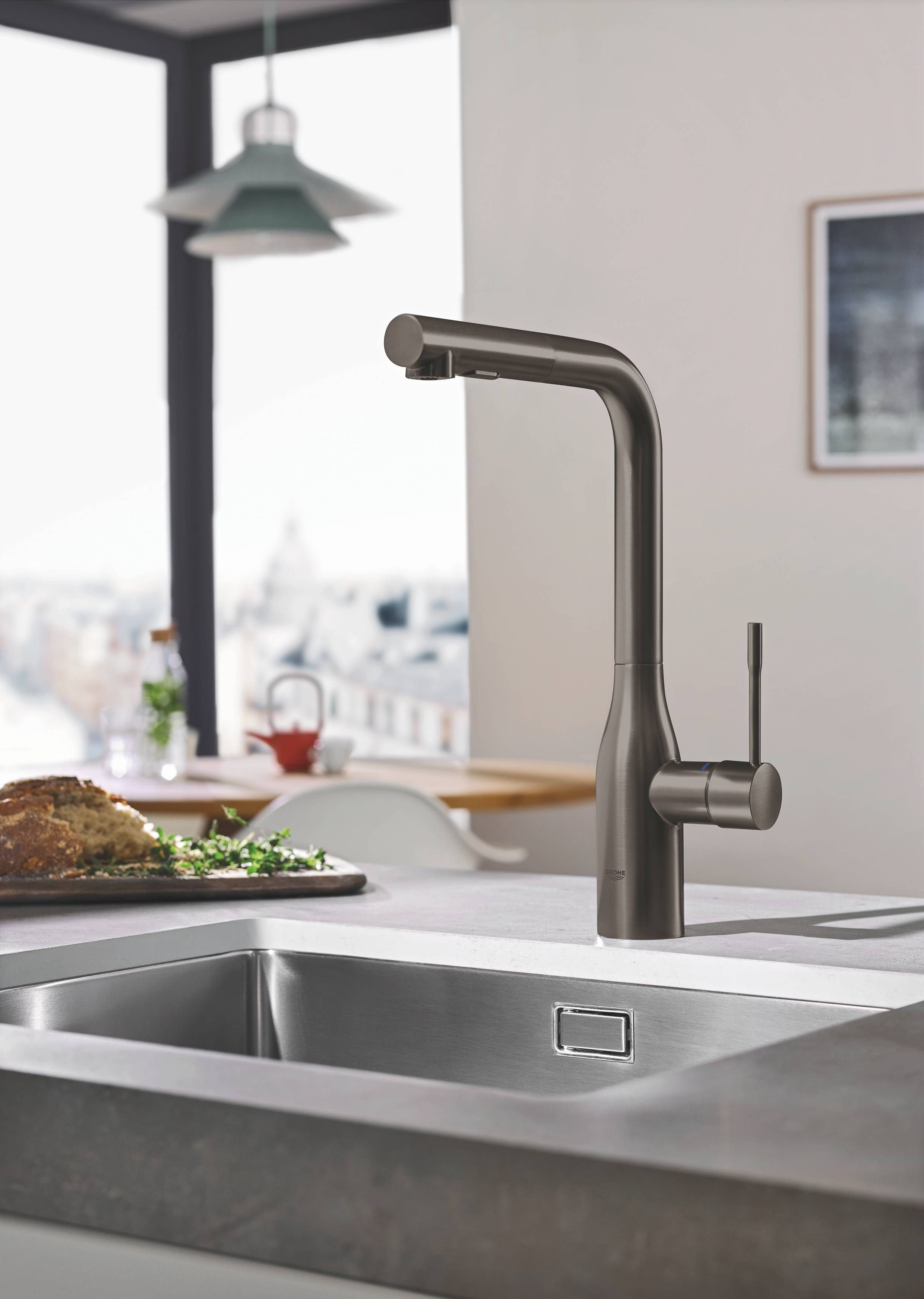 Смеситель для кухни GROHE Essence New, L-излив, тёмный графит матовый (30270AL0) Смеситель для кухни GROHE Essence New, L-излив, тёмный графит матовый (30270AL0)