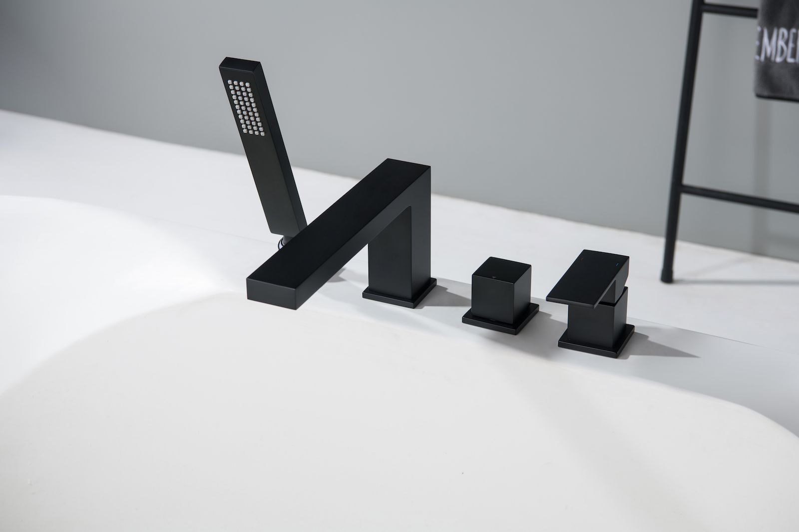 Смеситель для ванны с душем, врезной Timo Selene 2130/03Y черный, артикул 2130/03Y