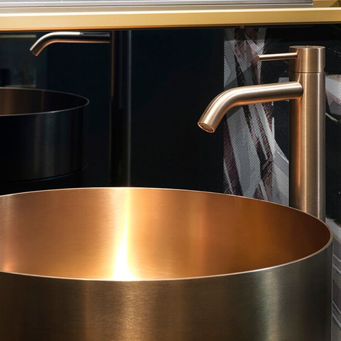 GESSI 316 Раковина Ø400 мм., для установки на столешницу, без перелива, нержавеющая сталь, цвет Warm bronze brushed PVD GESSI 316 Раковина Ø400 мм., для установки на столешницу, без перелива, нержавеющая сталь, цвет Warm bronze brushed PVD