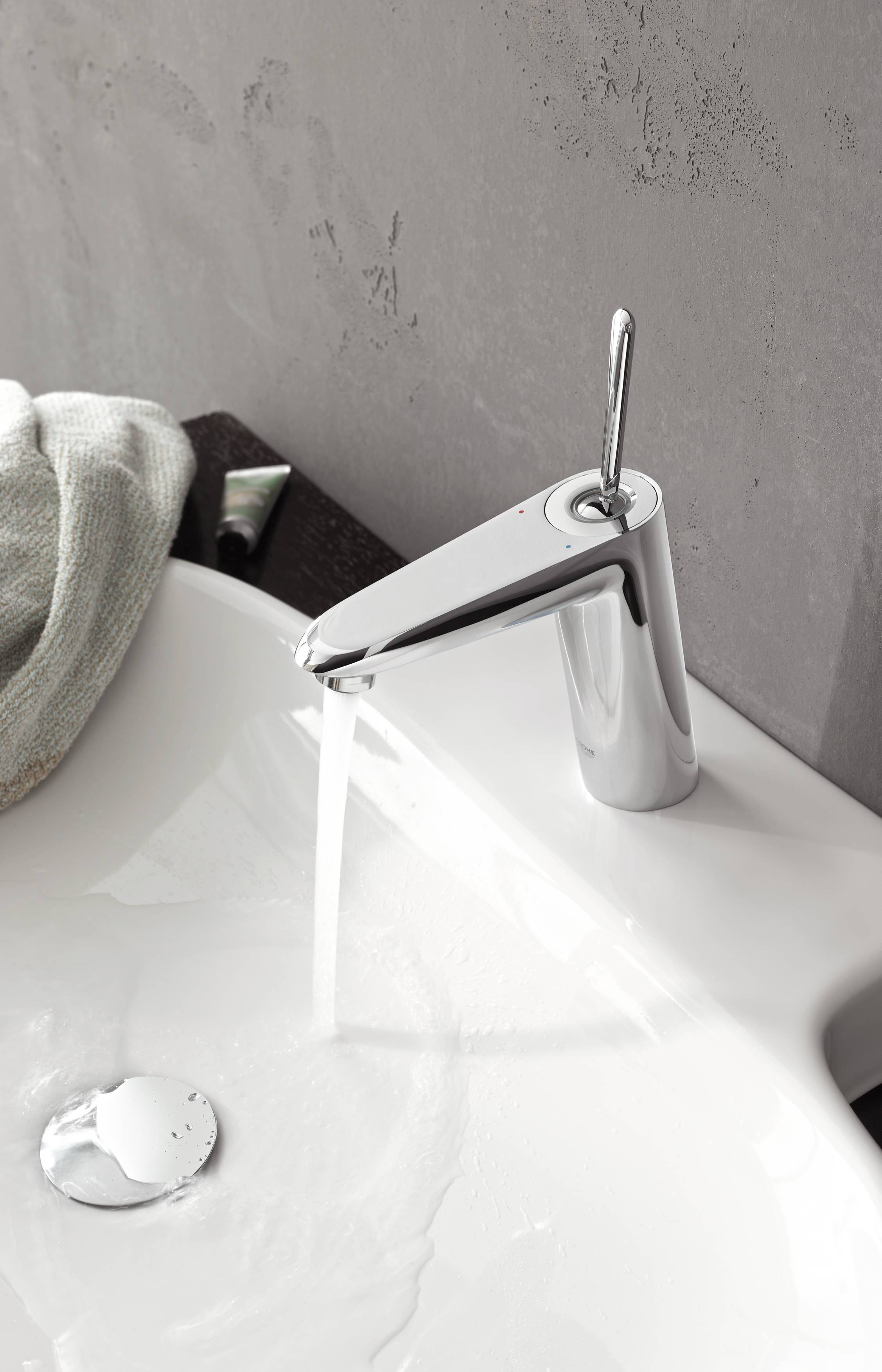 Смеситель для раковины GROHE Eurodisc Joy с донным клапаном, средний излив, хром (23427000) Смеситель для раковины GROHE Eurodisc Joy с донным клапаном, средний излив, хром (23427000)