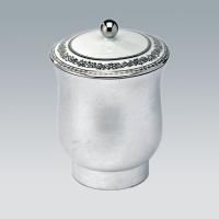 THG MARQUISE BLANC DECOR PLATINE Китайская лакированная коробка с белой керамической крышкой Ø126 мм., middle size, декор платина, цвет серебро THG MARQUISE BLANC DECOR PLATINE Китайская лакированная коробка с белой керамической крышкой Ø126 мм., middle size, декор платина, цвет серебро