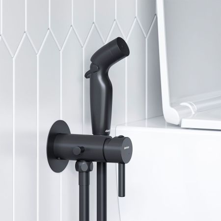 211000300 Option Смеситель, монтируемый в стену, с гиг.душем и крючком, черный, артикул 211000300