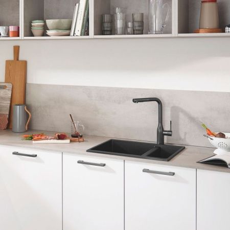 Мойка GROHE K500 с 1,5 чашей, 555 x 460 мм, черный гранит (31648AP0) Мойка GROHE K500 с 1,5 чашей, 555 x 460 мм, черный гранит (31648AP0)