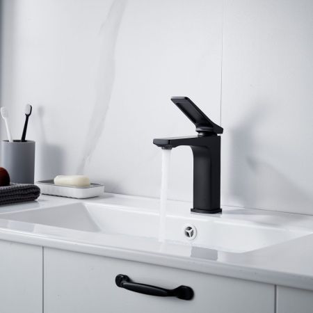 Смеситель для раковины Shevanik S4601H, черный, артикул S4601H