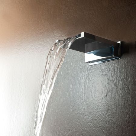 Излив, Bossini, Bocca Cascata XL, для ванной или душа, настенный, вынос излива, мм-155, стандарт подводки-1/2", каскадная струя, материал-латунь, цвет-хром, артикул E88500.030