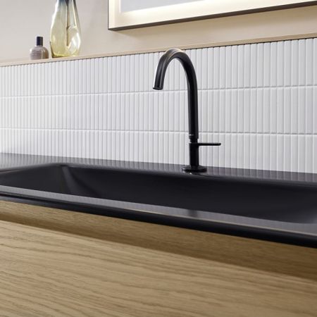 BURGBAD ACCURA Комплект мебели 1117х490х612 мм., 2 ящика, 1 стеклянная дверца слева Антрацит, в комплекте с черной матовой раковиной, цвет Eiche natur, артикул SGVI111R F6077 C0038