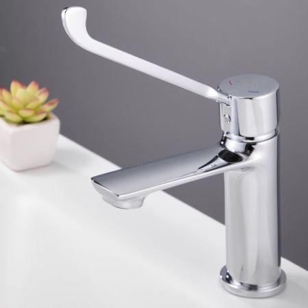 Смеситель для раковины с хирургической ручкой BELZ B10019, хром