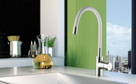 AQG WOLLOBY, смеситель для кухни с гибким белым  изливом, цвет хром