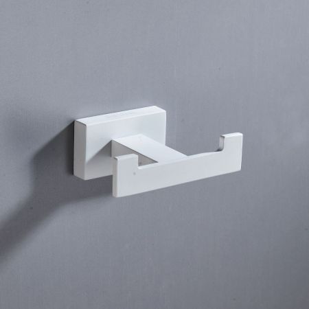 Крючок для ванной комнаты двойной Shevanik SG5621C, белый