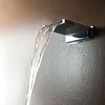 Излив, Bossini, Bocca Cascata XL, для ванной или душа, настенный, вынос излива, мм-155, стандарт подводки-1/2", каскадная струя, материал-латунь, цвет-хром, артикул E88500.030