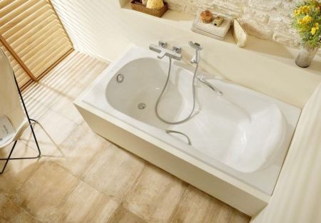 Чугунная ванна Roca Haiti 140x75 2331G0000 с отверстиями для ручек с антискользящим покрытием