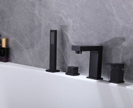 Смеситель ABBER Daheim AF8213B на борт ванны, черный матовый