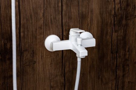 Смеситель для ванны Orange OneLife P02-100w Хром, артикул P02-100w