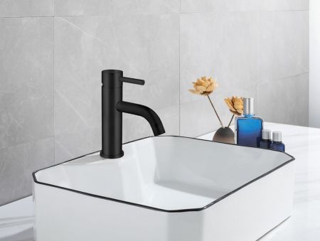 Смеситель ABBER Wasser Kreis AF8110B для раковины, черный матовый