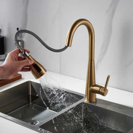 Смеситель для кухни с выдвижным изливом Shevanik S363G, золотой сатин