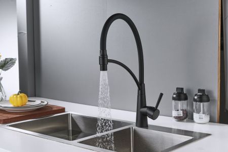 Смеситель для кухни с гибким изливом Shevanik S743H-3, черный