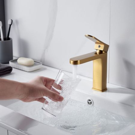 Смеситель для раковины Shevanik S4501G, золотой сатин, артикул S4501G