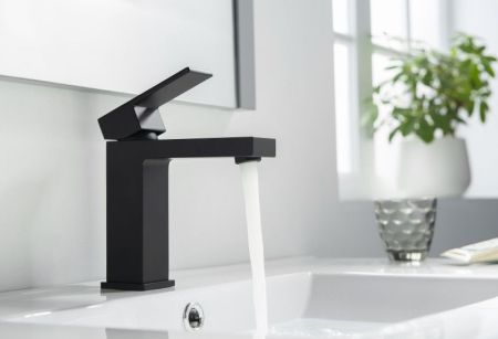 Смеситель для раковины Timo Selene 2061/03F Черный, артикул 2061/03F