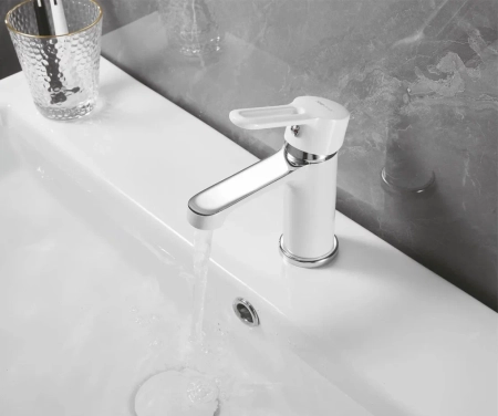 Смеситель для раковины Shevanik S8101F, белый/хром