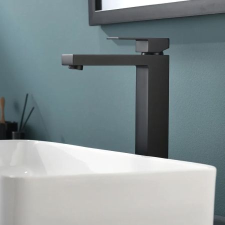 Смеситель для раковины высокий Maretti Umbria Black UMB32RF52, черный, артикул UMB32RF52