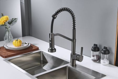 Смеситель для кухни с гибким изливом Shevanik S963T, оружейная сталь