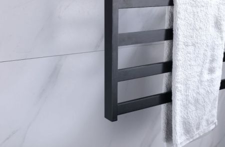 Электрический полотенцесушитель Black&White Universe 580х350 N-333B с полкой Черный