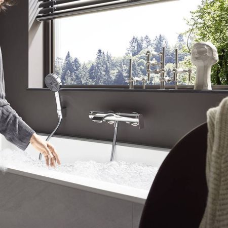 Смеситель для ванны, Hansgrohe, Vivenis, тип открывания воды-однорычажный, тип регулирования воды-керамический картридж, монтаж-настенный, отверстия для монтажа-2, вынос излива, мм-216, тип излива-неподвижный, цвет-хром, артикул 75420000