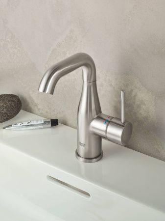 Смеситель GROHE Essence New для раковины с донным клапаном, суперсталь (23462DC1) Смеситель GROHE Essence New для раковины с донным клапаном, суперсталь (23462DC1)