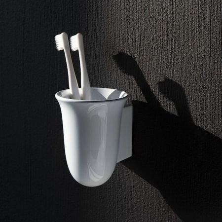 Стакан, Laufen, New Classic, без крышки, ширина, мм-95, глубина, мм-105, высота, мм-125, подвесной, материал стакана-керамика, цвет-белый, артикул 8.7385.4.000.000.1