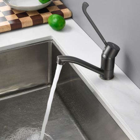 Смеситель для кухни с хирургической ручкой BELZ B19019-3, оружейная сталь, артикул B19019-3