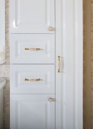 Шкаф пенал Бриклаер Анна 52 с бельевой корзиной Белый глянец, артикул 4627125411410