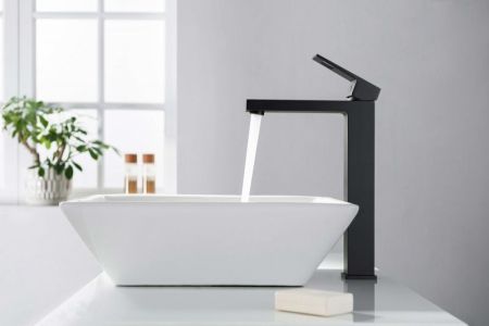 Смеситель для раковины Timo Briana 7111/03F Черный, артикул 7111/03F