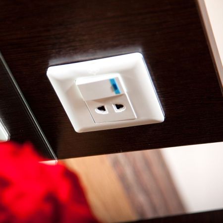 Зеркало со шкафом Бриклаер БАЛИ 120 см, венге/белый, артикул 4627125411809