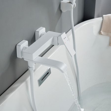 Смеситель для ванны Shevanik S4002C, белый