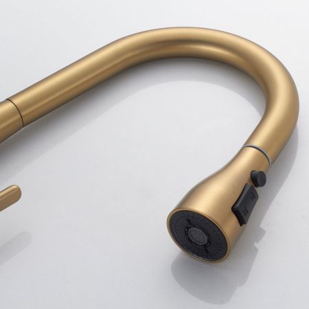 Смеситель для кухни с выдвижным изливом Shevanik S363G, золотой сатин