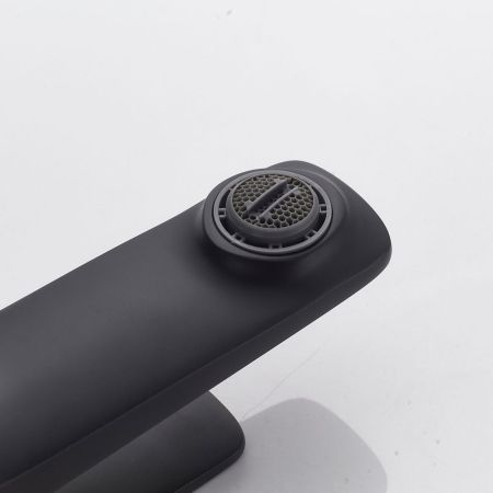 Смеситель для раковины Shevanik S4201H, черный