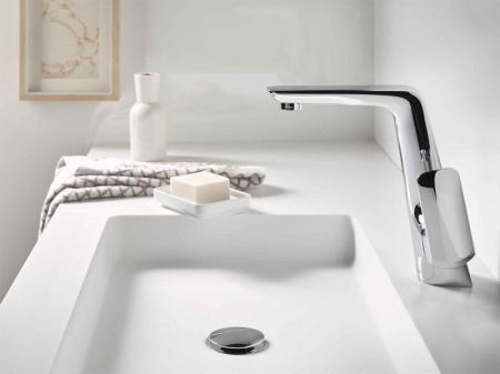 Смеситель для раковины, Kludi, Ameo, тип открывания воды-однорычажный, тип регулирования воды-керамический картридж, монтаж-на раковину/столешницу, отверстия для монтажа-1, высота, мм-220, вынос излива, мм-170, донный клапан-отсутствует, тип подводки-гибк, артикул 410240575