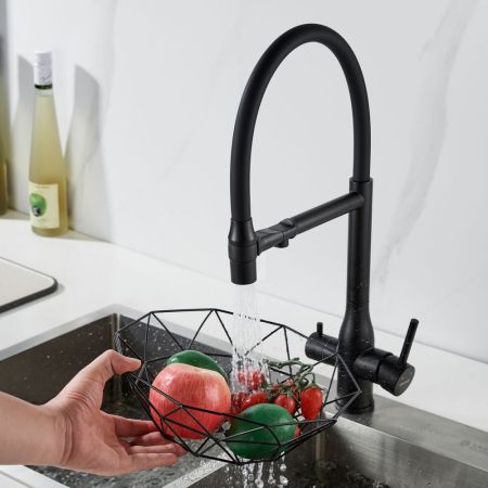 Смеситель для кухни с гибким изливом и подключением фильтра Shevanik S378H, черный