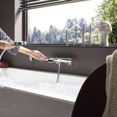 Смеситель для ванны, Hansgrohe, Vivenis, тип открывания воды-однорычажный, тип регулирования воды-керамический картридж, монтаж-настенный, отверстия для монтажа-2, вынос излива, мм-216, тип излива-неподвижный, цвет-хром, артикул 75420000