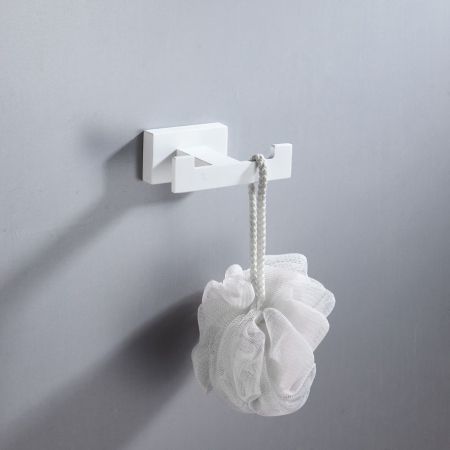 Крючок для ванной комнаты двойной Shevanik SG5621C, белый