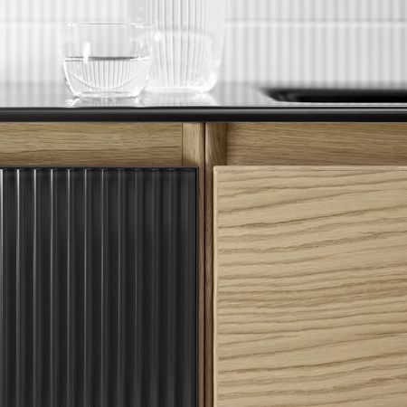 BURGBAD ACCURA Комплект мебели 1117х490х612 мм., 2 ящика, 1 стеклянная дверца слева Антрацит, в комплекте с черной матовой раковиной, цвет Eiche natur, артикул SGVI111R F6077 C0038