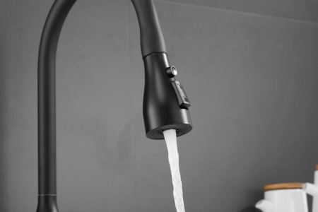 Смеситель для кухни с выдвижным изливом Shevanik S163H, черный, артикул S163H