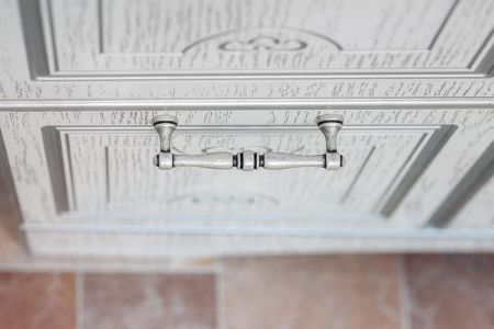 Тумба для раковины Sanflor Адель 82 R Н0000001073 Белая с патиной Серебро