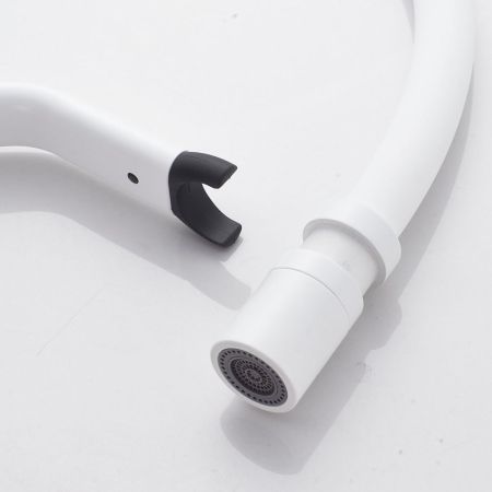 Смеситель для кухни с гибким изливом Shevanik S343C-1, белый