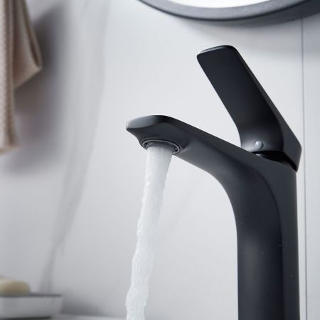 Смеситель для раковины Shevanik S4201H, черный