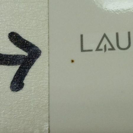 Laufen Living City Раковина 460х460х140мм с 1 отв. под смеситель, полувстраив., цвет: белый, артикул 8.1343.1.000.104.1 с черной точкой