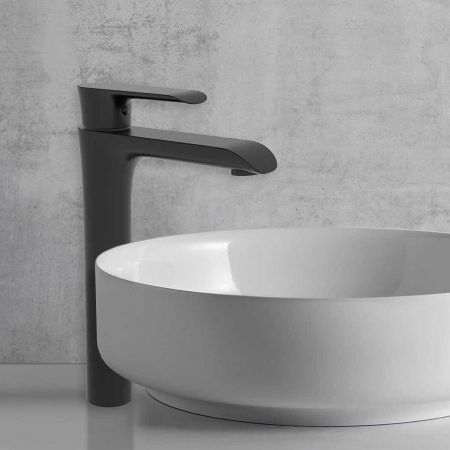 смесители для раковины Vincea Смеситель для раковины Esse VBF-1E2MB однорычажный, черный,, артикул VBF-1E2MB